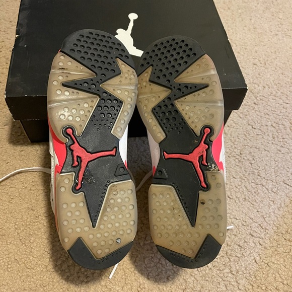 Jordan 6 - Picture 2 of 4